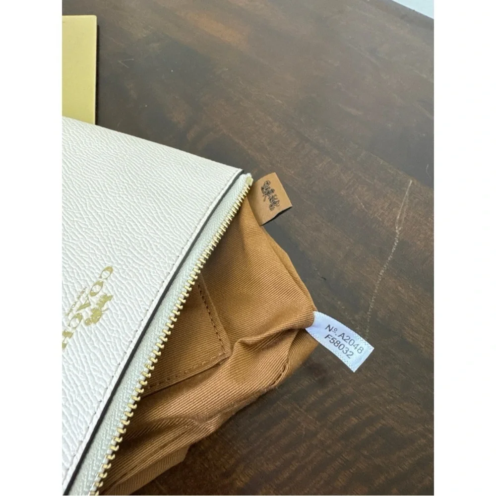 Coach Corner Zip Wristlet Gold/Chalk (off white/cream) NWOT - Picture 8 of 8